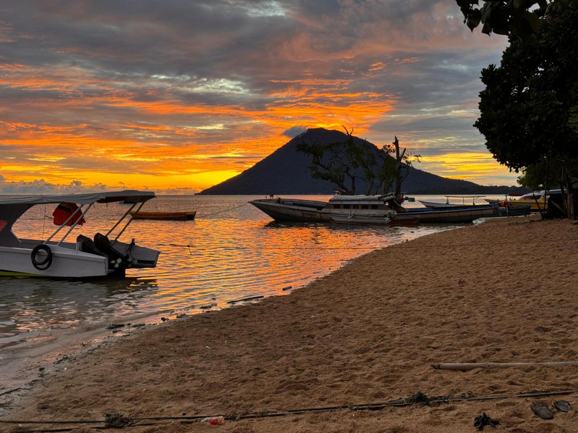 Bunaken Guesthouse Exterior photo